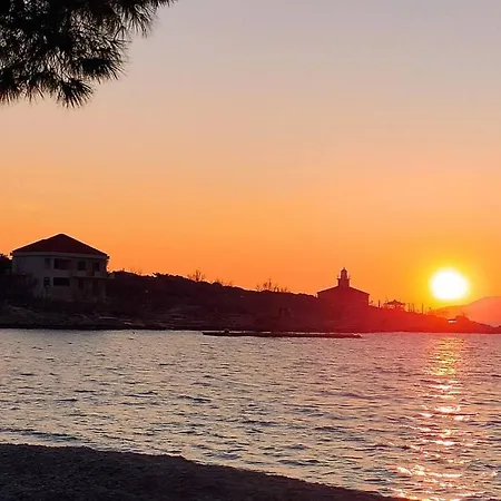 A Charming Oasis In The Heart 2 Apartment Makarska