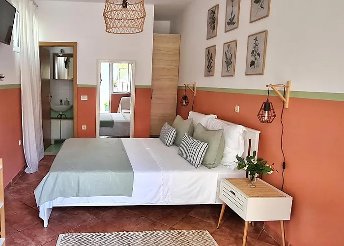 A Charming Oasis In The Heart 2 Apartament